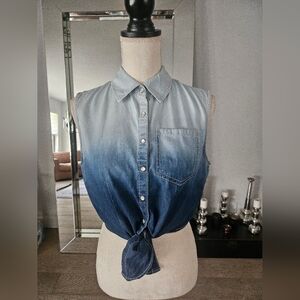 Forever 21 Women’s Sleeveless Chambray Denim Ombre Tie Front Button Shirt LARGE